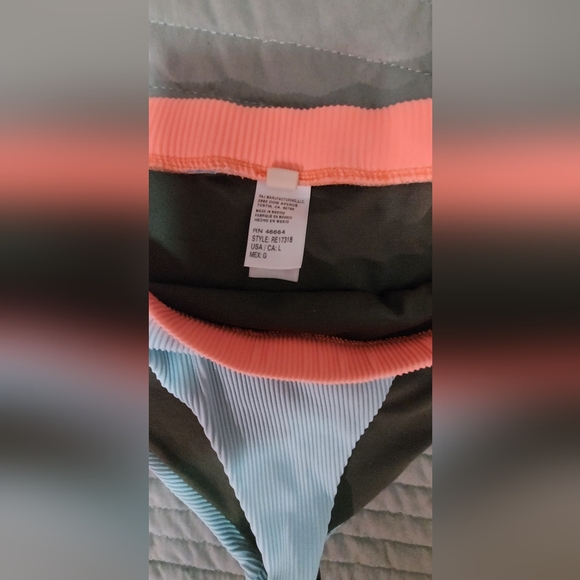 Colorblock Bikini Set - Picture 3 of 3